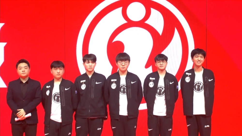 对一名处于 对一名处于