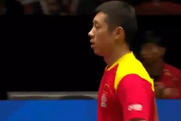 边锋与前腰